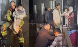 Sel felaketinde nefes kesen kurtarma: 11 kişilik aile son anda kurtarıldı