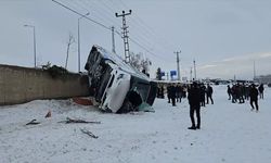 SON DAKİKA | Yolcu otobüsü devrildi 16 kişi yaralandı