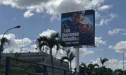 Venezuela’da otoyollara Maduro ve eşi için “Sizleri Geri İstiyoruz” afişleri asıldı