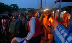 Nijerya'da yolcu otobüsü kamyonetle çarpıştı: Çok sayıda ölü var!