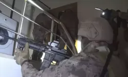 Zehir tacirlerine büyük darbe! Ev ve araçlardan tonlarca madde çıktı