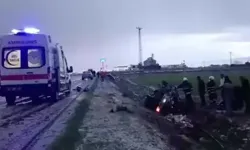 Zincirleme kaza! 3 araç şarampole yuvarlandı, yaralılar var