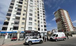 83 yaşındaki adam apartmanın 3'üncü katından düşerek hayatını kaybetti