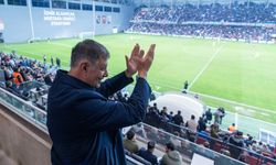 Türk futbolunun efsanesinden Başkan Tugay’a Karşıyaka Stadı teşekkürü