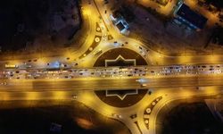 Kilometrelerce kuyruk: Bayram trafiği havadan görüntülendi