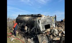 Alev alan tankerin sürücüsü hayatını kaybetti