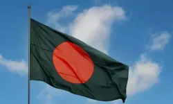 Bangladeş'te yolcu otobüsü nehre düştü: 24 ölü