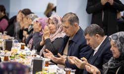 Başkan Tugay, sahurun bereketini vatandaşlarla paylaşıyor
