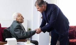 Başkan Tugay’dan 14 Mart’ta ortopedinin çınarına ziyaret