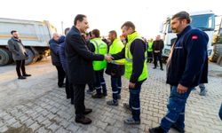 Başkan Yiğit, emekçilerle bayramlaştı: "Her hizmette sizlerin emeği, alın teri var"