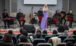 Bornova’da aşk şarkıları gecesi