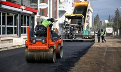 Bornova’da yol seferberliği: Çalışmalar gece gündüz sürüyor