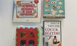 Çeşme'de ailelere "Anne-Çocuk Eğitim Paketi" dağıtılıyor