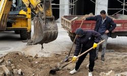 Edremit’te altyapı sonrası yol çalışması