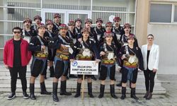 Efes Selçuklu gençlerden halk oyunlarında il üçüncülüğü başarısı