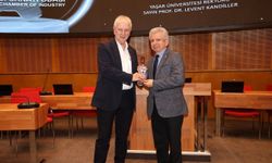 EBSO’dan İzmir Ekonomi’ye ödül yağdı