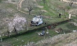 Feci kaza: Otomobil şarampole yuvarlandı, ölü ve yaralılar var!