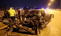 Feci kaza: Otomobil tıra arkadan çarptı, sürücü ağır yaralı!