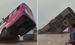 Feribota girmeye çalışan yolcu otobüsü nehre düştü: Ölü ve yaralılar var!