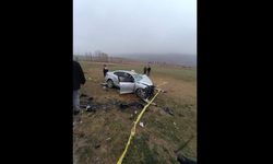 İki otomobil çarpıştı: 1 kişi hayatını kaybetti