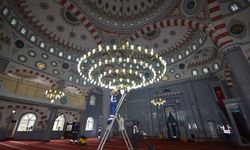 İzmir'de camiler bayrama hazır