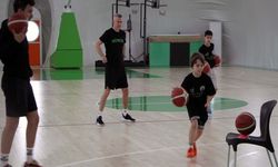 Alperen Şengün’ün antrenörü Djordje Sijan İzmir’de genç yeteneklerle buluştu