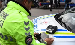 İzmir'de seyir halindeki otobüsü durduran taksiciye ağır ceza