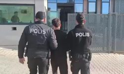 İzmir’de suçlulara geçit yok: Yıllardır aranan iki firari kıskıvrak yakalandı