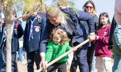 İzmirli çocuklardan doğa hamlesi: 400 fidan toprakla buluştu