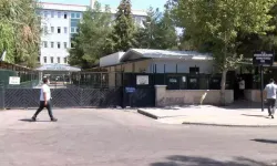 Ameliyat sırasında kalp krizi geçiren 65 yaşındaki kişi hayatını kaybetti