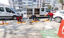 Karşıyaka’da çöp konteynerlerine koruma: Park sorunu için duba önlemi