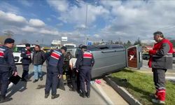 Korkutan kaza: Otomobil devrildi, 6’sı çocuk 9 kişi yaralandı