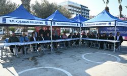 Kuşadası’nda Başkan Günel için demokrasi nöbeti