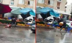 İzmir Bornova'da bir manav sinir krizi geçirerek etrafa satır ile saldırdı