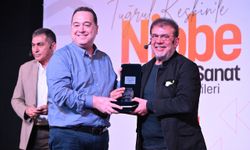 Nebil Özgentürk, Niobe Edebiyat/Sanat Söyleşileri’nde Manisalılarla buluştu