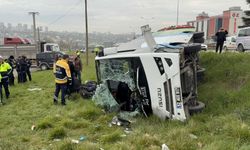 Öğrenci servisi şarampole devrildi: 15 yaralı, bir öğrencinin kolu koptu!