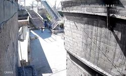 Okul önünde skandal iddia! Çocukları harçlık vaadiyle kandıran zanlı cezaevinde