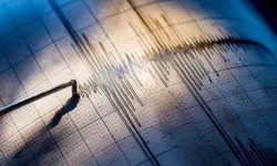 Sabah saatlerinde şiddetli sarsıntı... 7,6 büyüklüğündeki deprem panik yarattı!