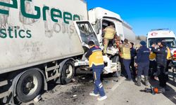 Geriye doğru manevra yapan tıra arkadan çarpan tanker sürücüsü öldü