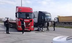 Tır sürücüsü yolda rahatsızlandı, müdahalelere rağmen kurtarılamadı