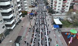 Torbalı'da Ramazan coşkusu: 3 bin kişi aynı sofrada
