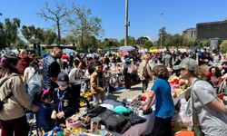 Karşıyakalı çocuklar, ikinci el pazarında tezgah açtı