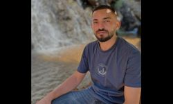 Devrilen traktörün altında kalan 26 yaşındaki genç yaşam mücadelesini kaybetti