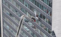 52 metrede nefes kesen kurtarma: Asansörde mahsur kalan işçiler saatler sonra kurtarıldı!