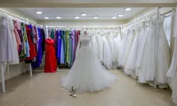 Bayraklı’da evlenecek çiftlere ücretsiz gelinlik ve damatlık desteği