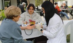 Bayraklı’da 'Sağlık Haftası' etkinlikleri: Yüzlerce kişiye ücretsiz hizmet