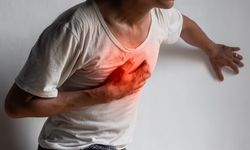 Belirtiler aynı, tehlike farklı: Panik atak mı, kalp krizi mi?