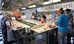 Bornova’da 'Mutfak Atölyeleri'ne yoğun ilgi: Minik şefler 23 Nisan’da sahneye çıkıyor