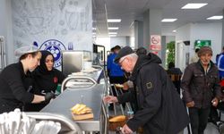 Buca Kent Lokantası'nda bugün yemekler ücretsiz dağıtıldı