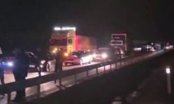 Buzlanma zincirleme kazalara yol açtı: 2 asker yaralandı!